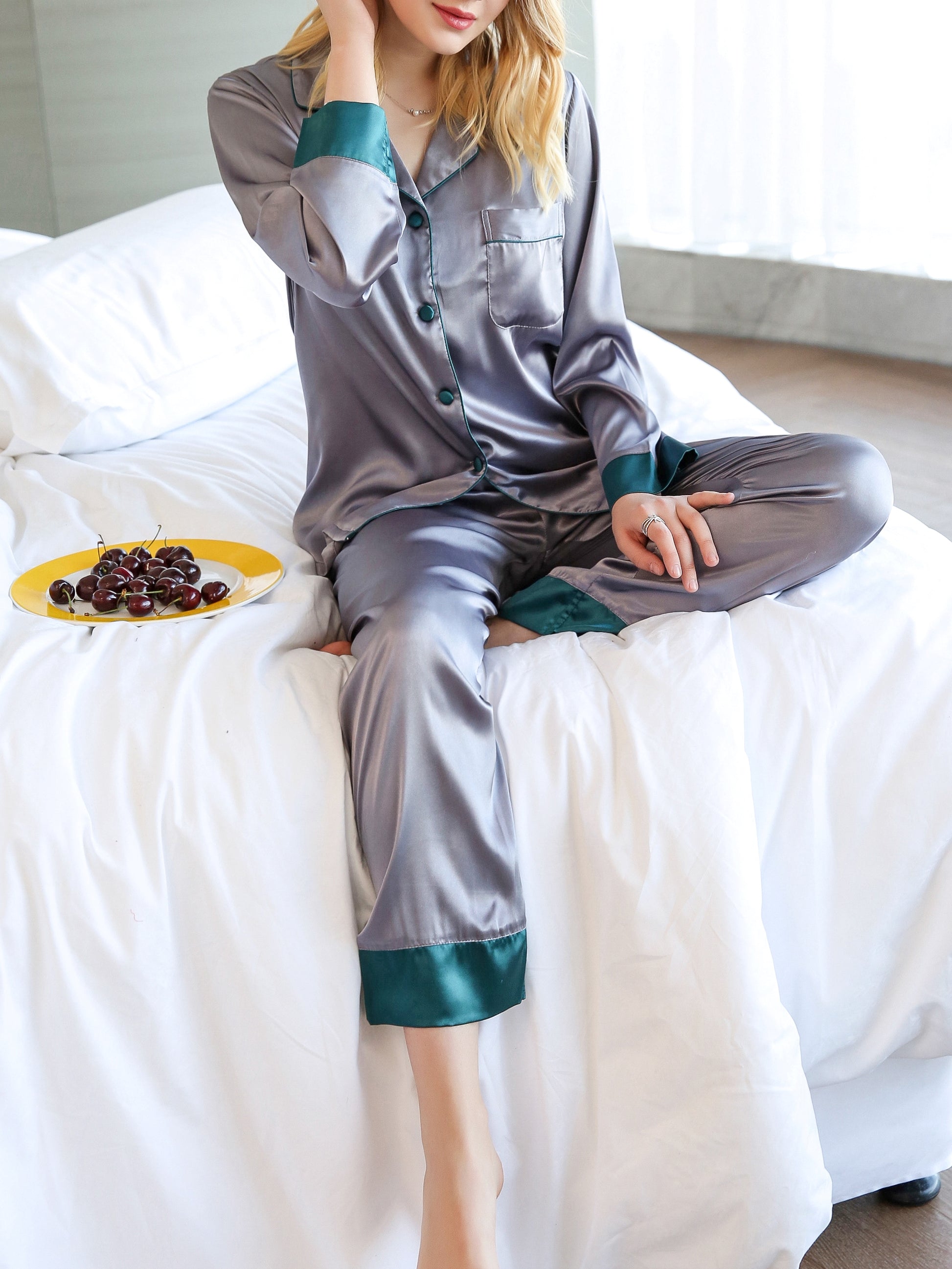 SILKY SATIN SLEEPWEAR PAJAMA SET SILVER- Femmine